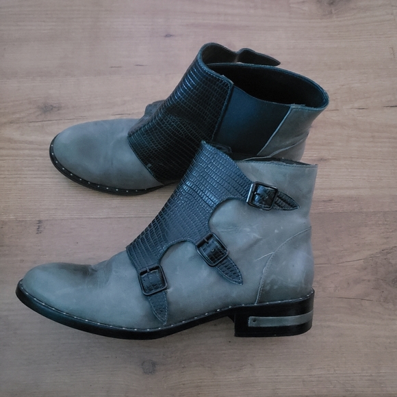 FRĒDA SALVADOR Leather Ankle Boots - Picture 8 of 16